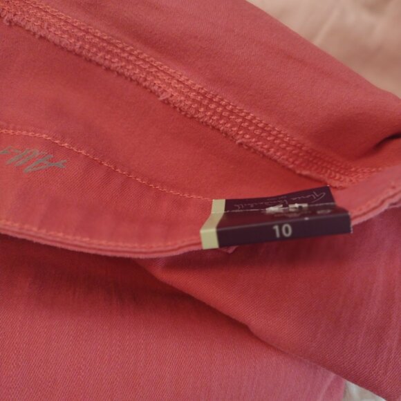 Gloria Vanderbilt Coral color Capris - Picture 5 of 5